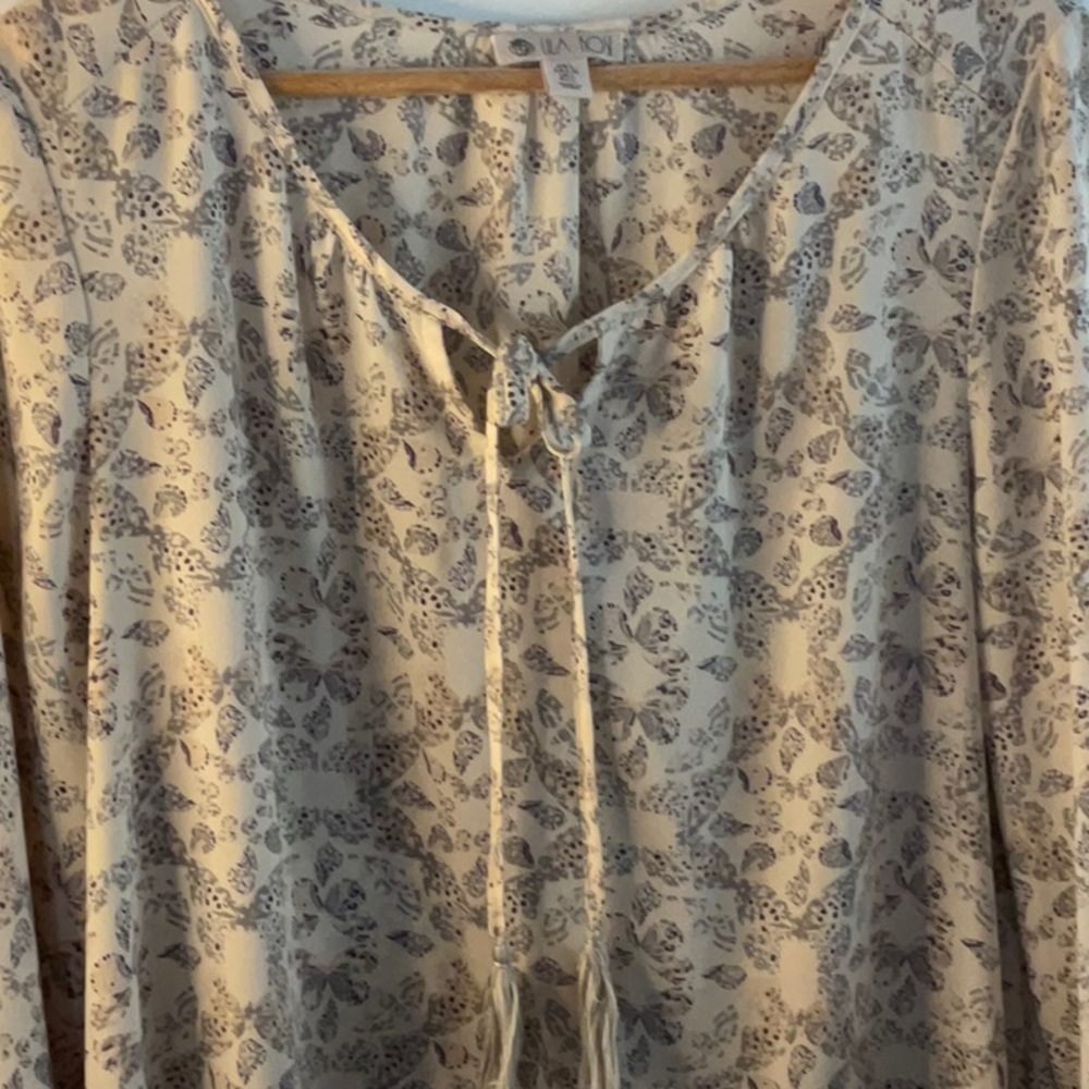 Lila Rose Blouse With Tie Front Detail Size Large - Picture 3 of 4